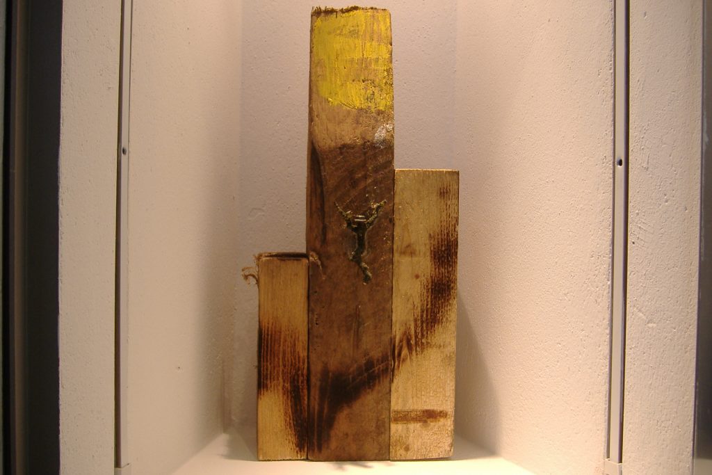 Urban Jesus,1998, Material : Kiefernholz, Birnenholz, Eisen, Acryfarbe